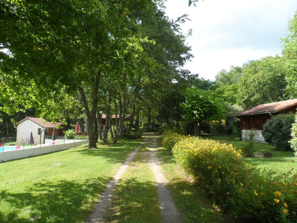 Les Chalets Du Gelat, Nature Et Calme Noaillan Exterior photo