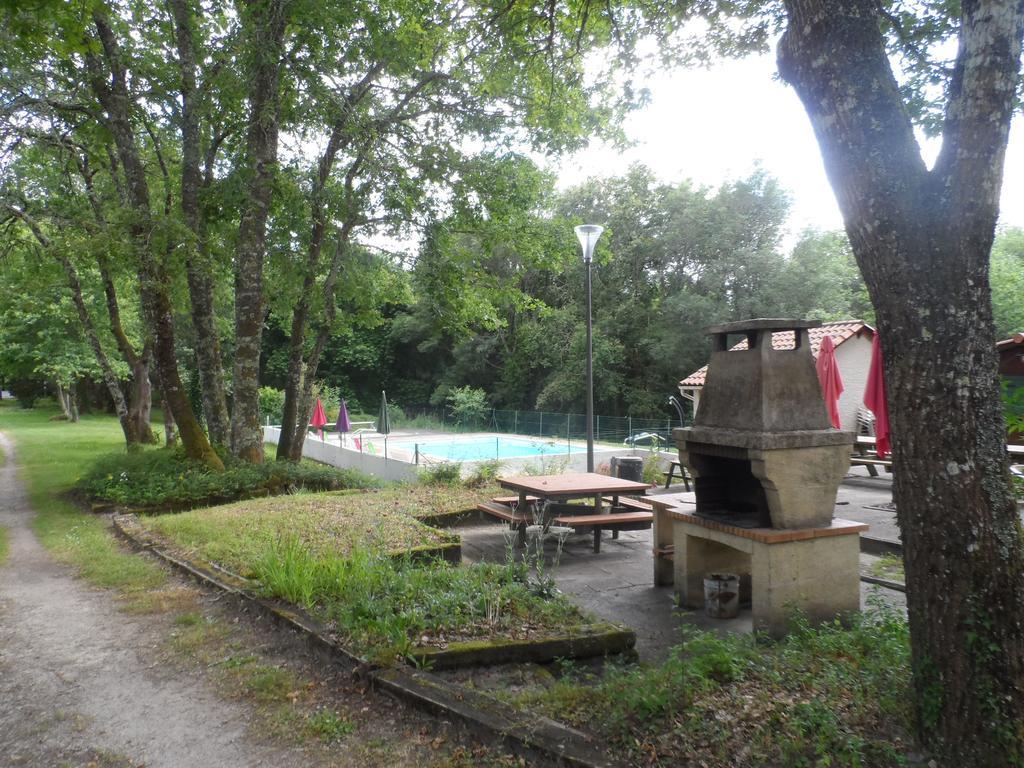 Les Chalets Du Gelat, Nature Et Calme Noaillan Exterior photo